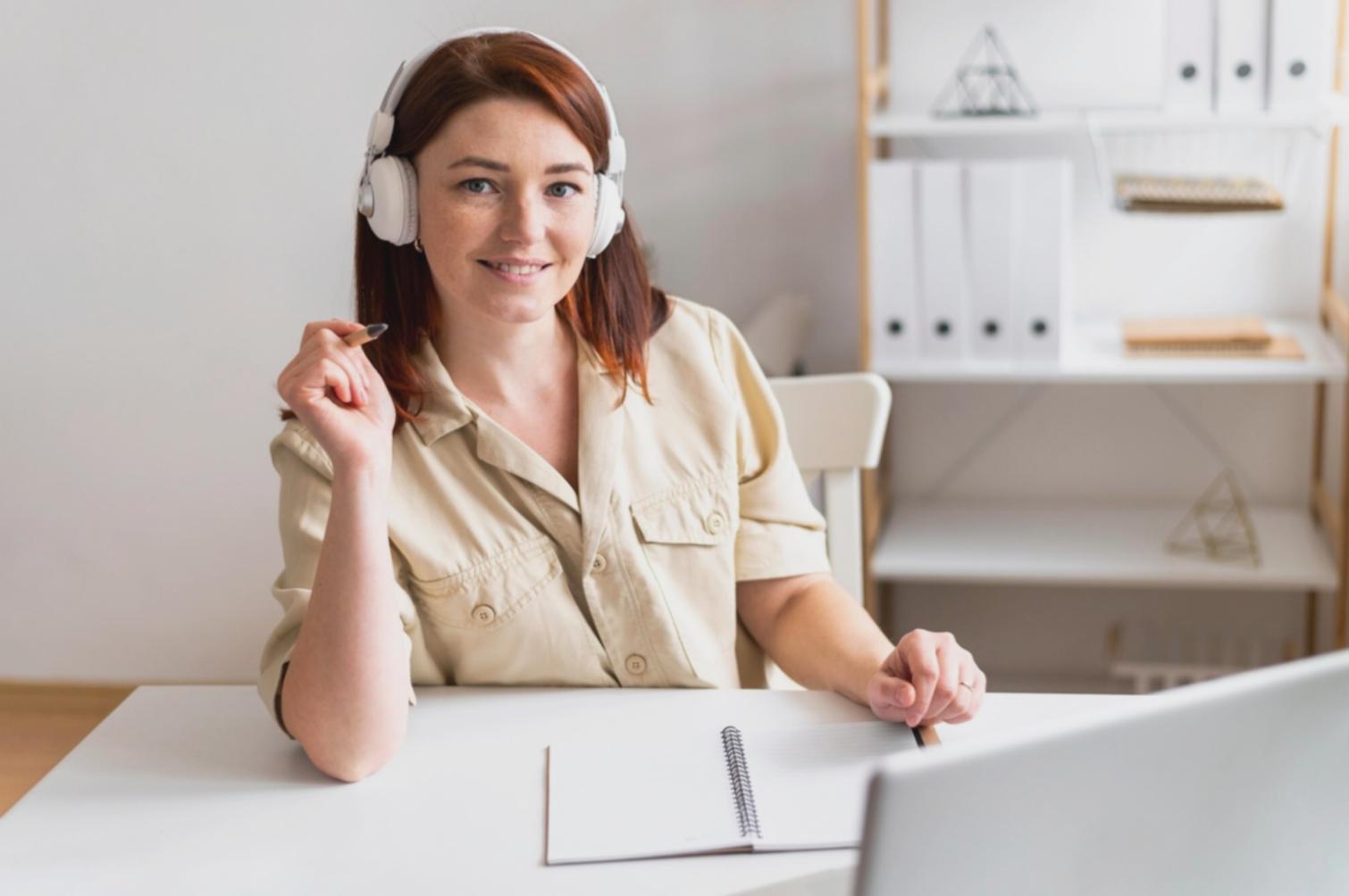 Estudiantes trabajando en análisis de opciones financieras
